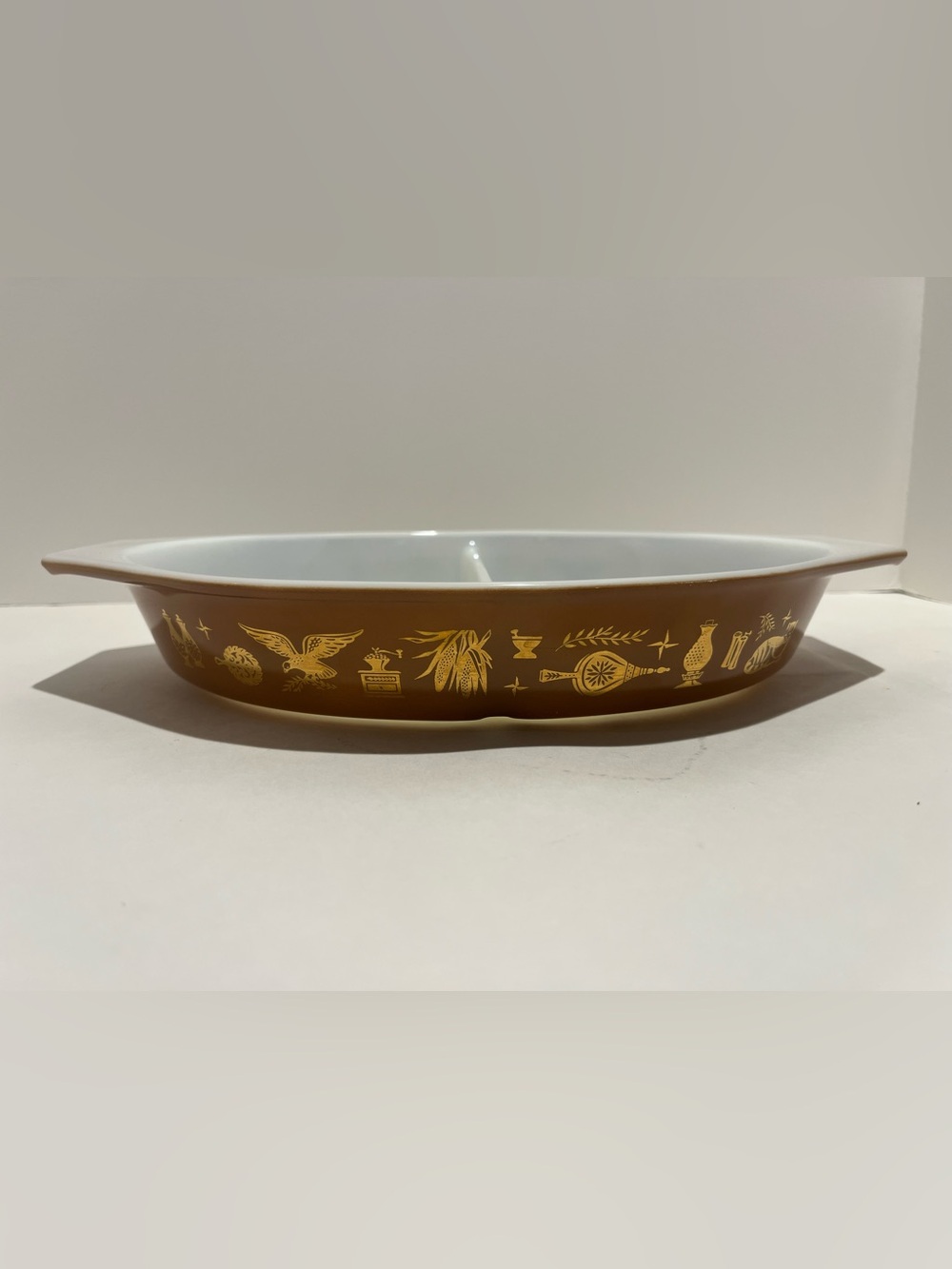 Vintage Pyrex 1 1/2 Quart Early American Oval Divided Serving Dish, 963-7 - MINT